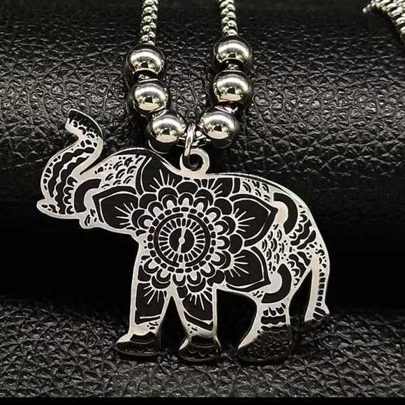 Jewelry - Elephant necklace stainless steel floral detail